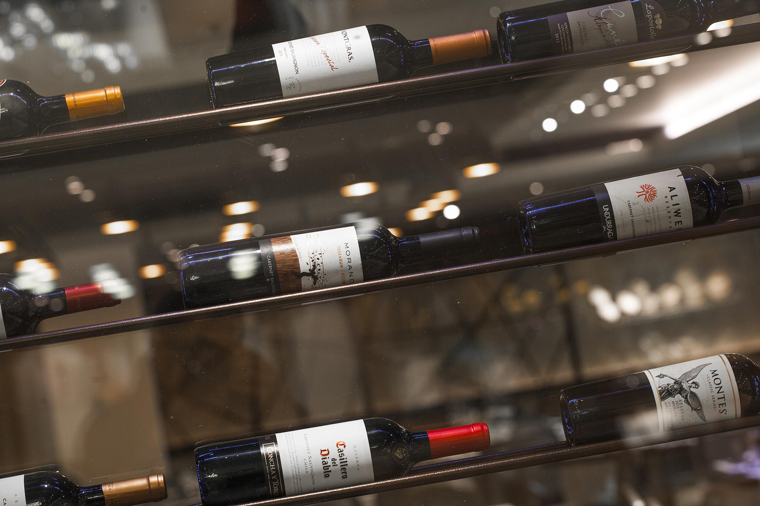 Hotel Regal Pacific Сантяго Екстериор снимка Wine bottles