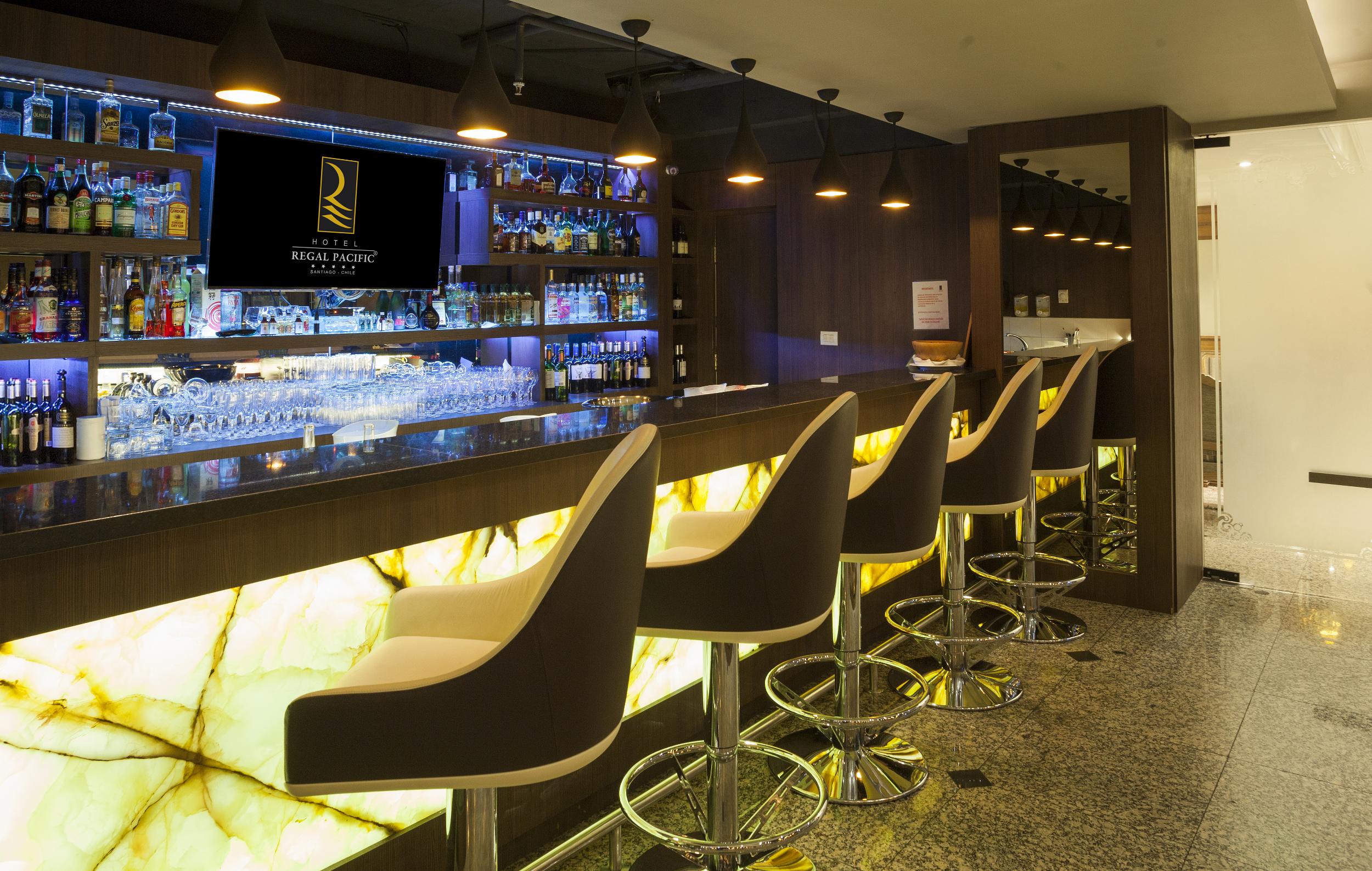Hotel Regal Pacific Сантяго Екстериор снимка The bar at the R Lounge