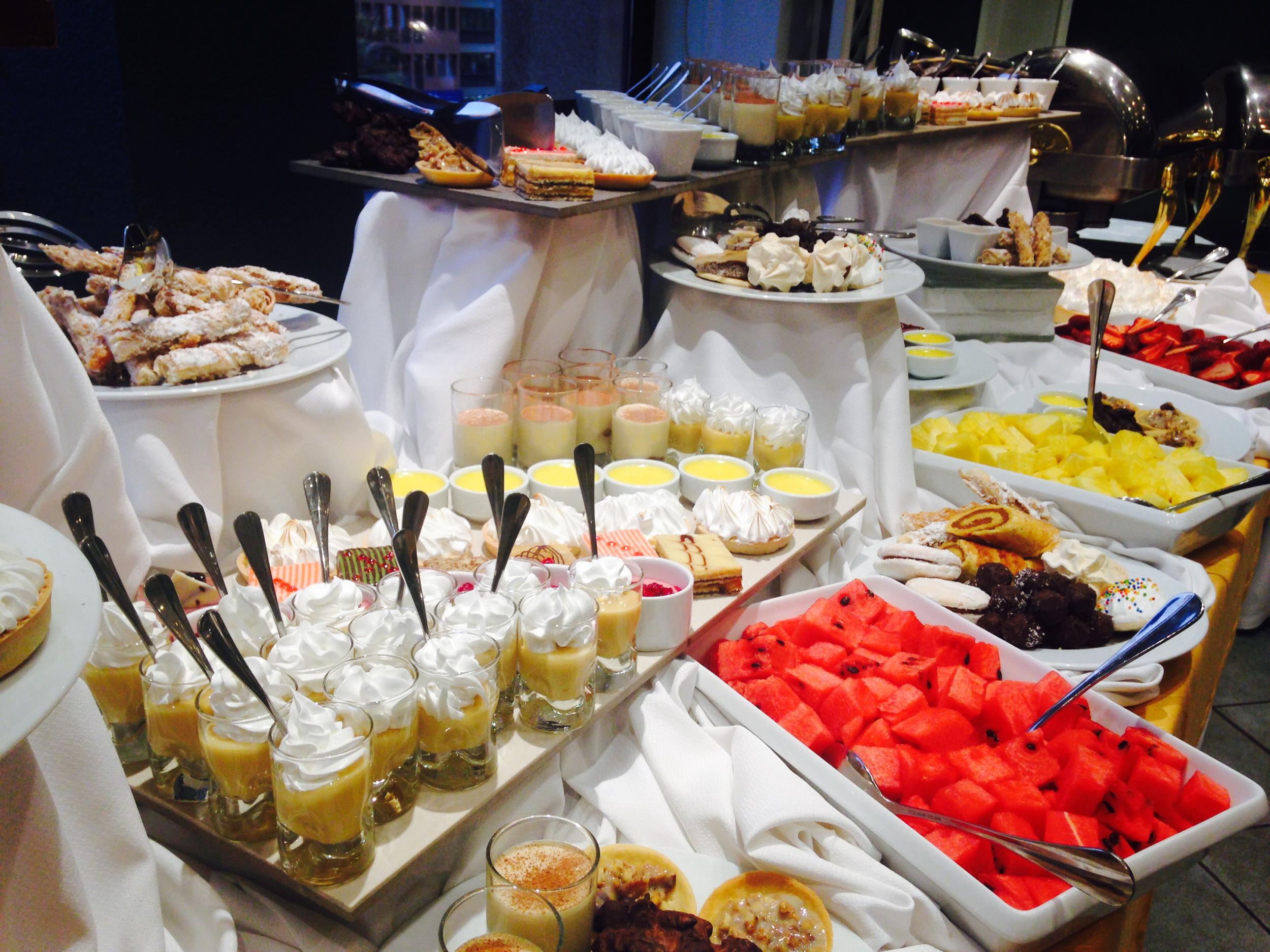 Hotel Regal Pacific Сантяго Екстериор снимка A dessert buffet