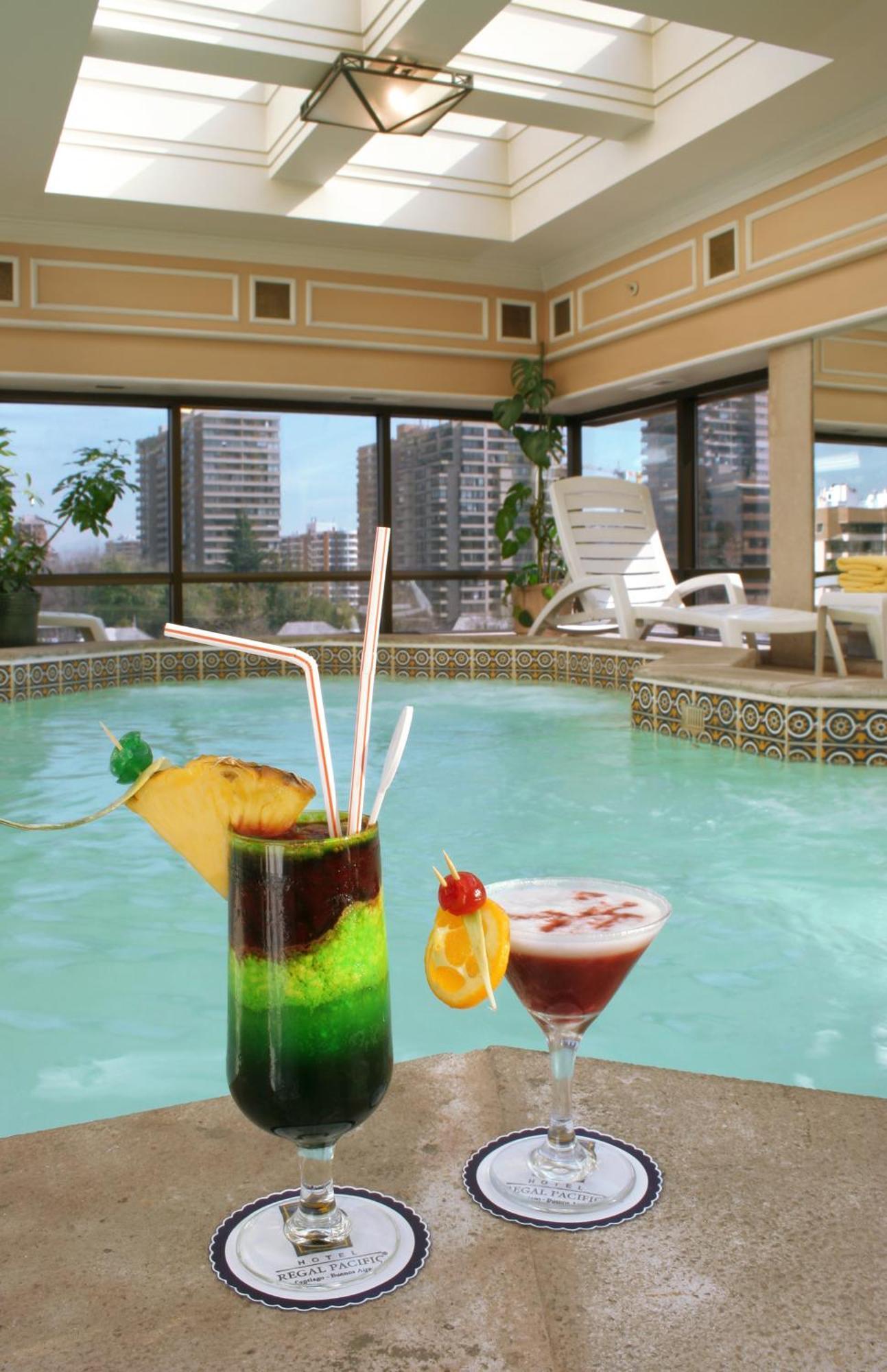 Hotel Regal Pacific Сантяго Екстериор снимка Pool at the hotel