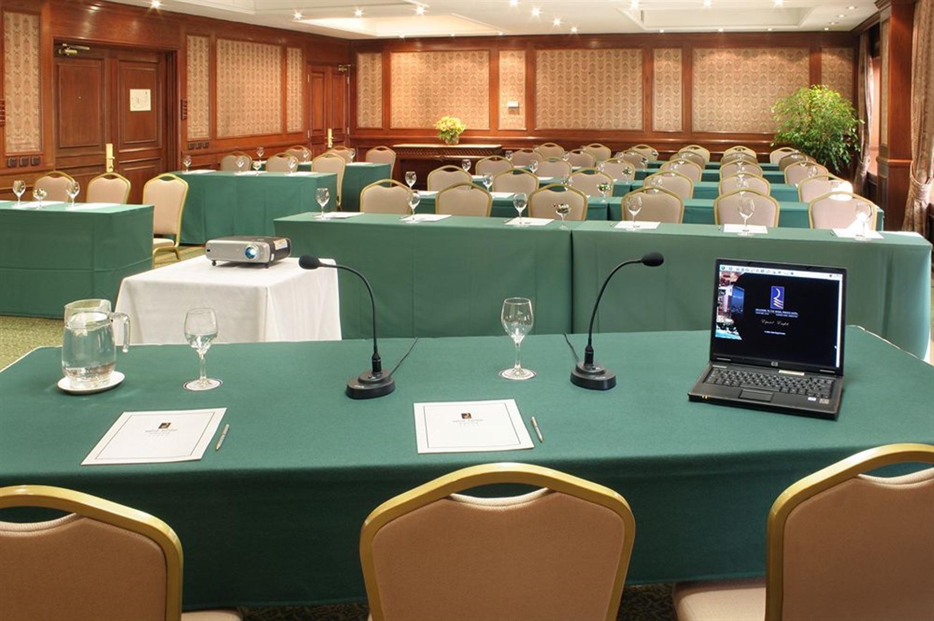 Hotel Regal Pacific Сантяго Екстериор снимка A telepresence system in use