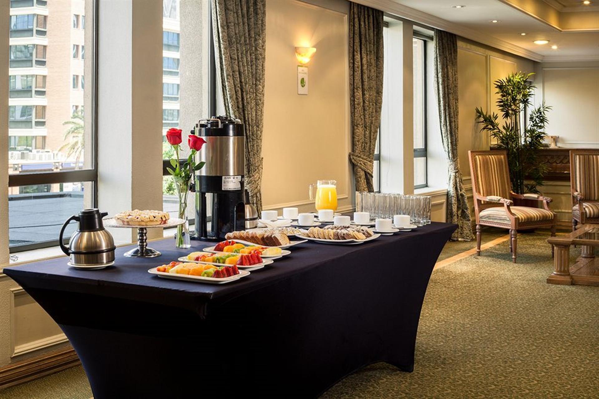 Hotel Regal Pacific Сантяго Екстериор снимка A coffee break