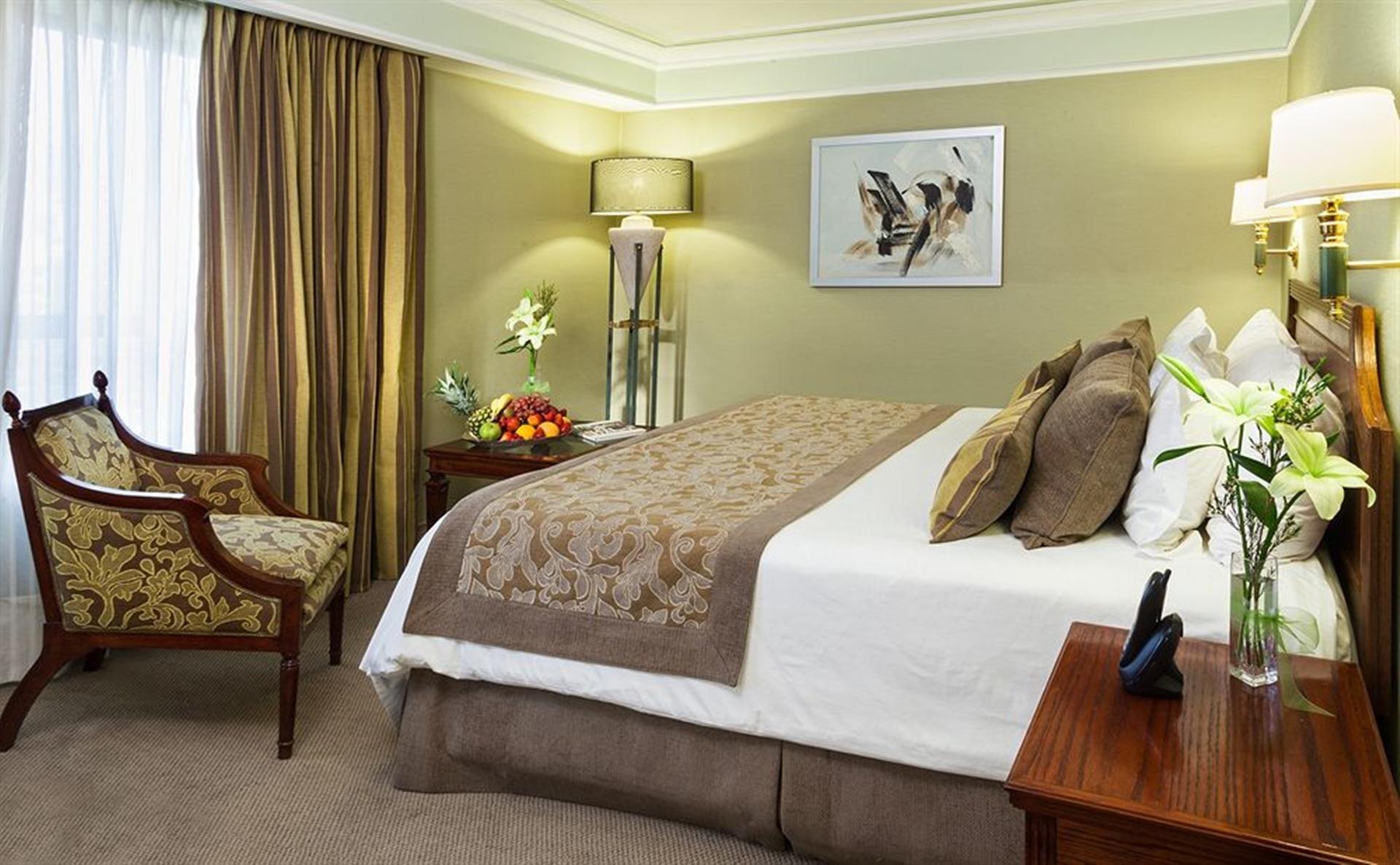 Hotel Regal Pacific Сантяго Екстериор снимка A bedroom at the InterContinental London