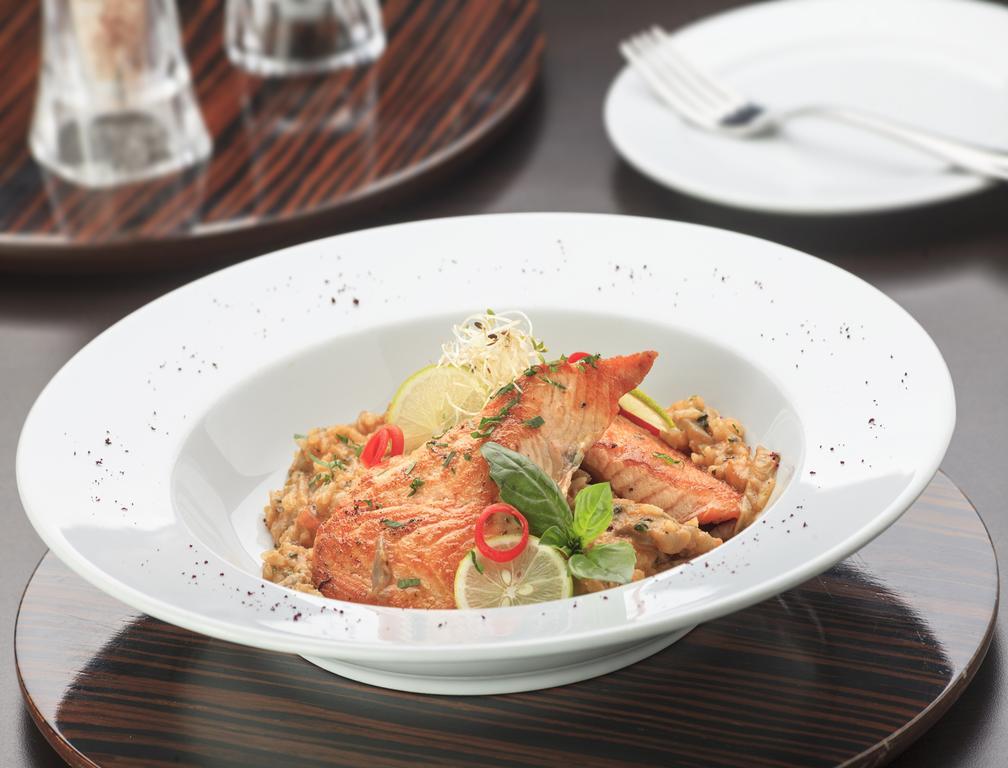 Hotel Regal Pacific Сантяго Екстериор снимка A plate of salmon and rice