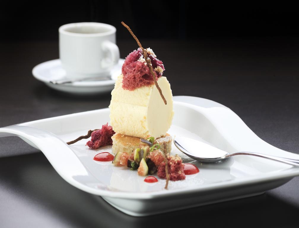 Hotel Regal Pacific Сантяго Екстериор снимка A dessert