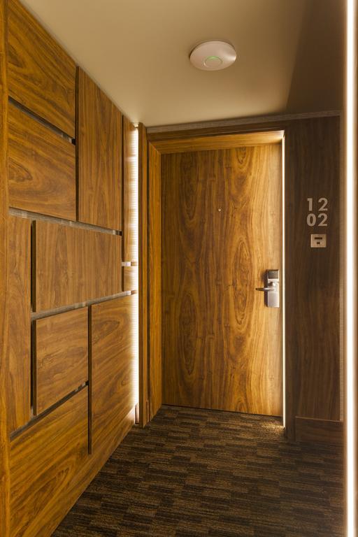 Hotel Regal Pacific Сантяго Екстериор снимка A door with a room number